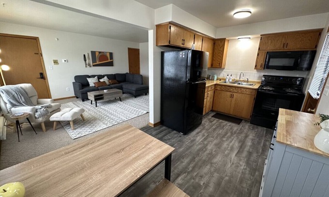 Appleton Apartment | Chic & Cozy APT-Self Check-In