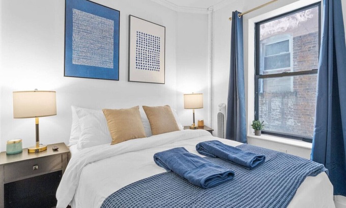 East Village Apartment | Chic East Village 1BDR | Fast WiFi + Desk + Netflix + Discounts for Long Term (3+ month) Stays