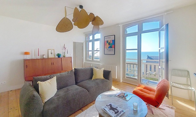 Ault Apartment | Chic Escape with Sea View – Bikes Included