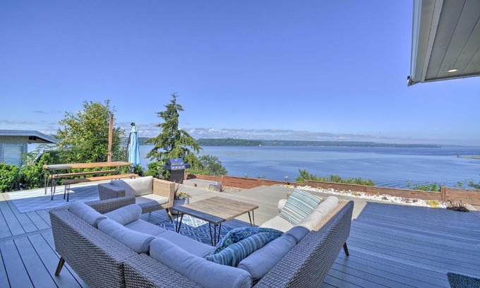 Hansville Villa | Chic Hansville Getaway Near Beach and Trail!