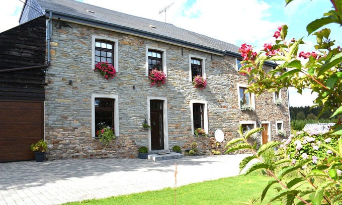 Vaux-sur-Sure House | Chic Holiday Home with Garden