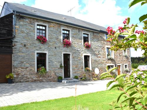 Vaux-sur-Sure House | Chic Holiday Home with Garden