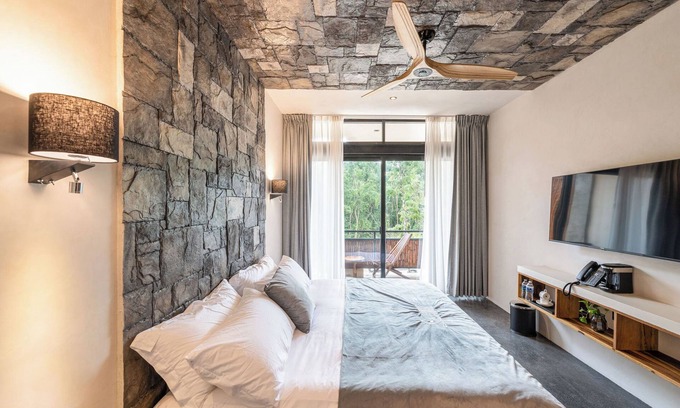 Tulum Hotel | Chic hotel in gorgeous Tulum with AC, full gym