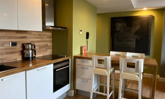 Gayrettepe Apartment | Chic hotel suite with AC, WiFi in enchanting Istanbul