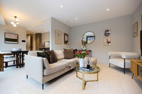 Kensal Green Apartment | Chic London Living Upscale 2BR Home with Style