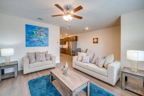 Mesquite House | Chic Mesquite Townhome about 11 Mi to Downtown Dallas!
