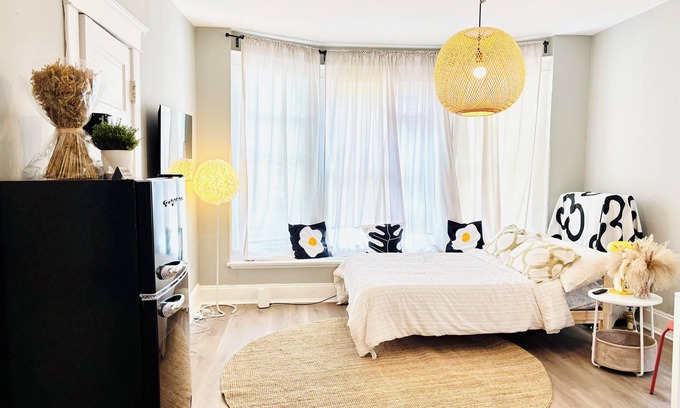 Midtown Apartment | Chic Midtown Studio in Central Gardens – Safe, Stylish & Convenient