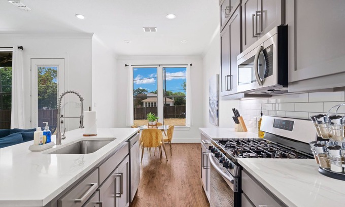 Cedar Crest House | Chic Modern New Build - Great For Large Families