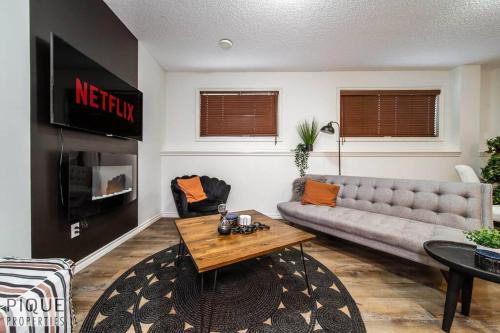 Jasper Place Apartment | Chic Modern Vibes - KING Bed - Fireplace - Sleeps 4 - Wifi
