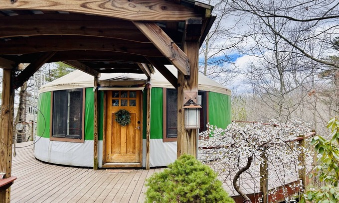 Pilot House | Chic Mountain Yurt near Floyd and Virginia Tech