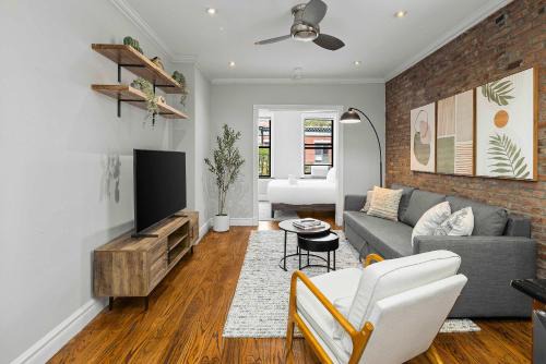 Ukrainian Village Apartment | Chic NYC Escape in Vibrant Downtown