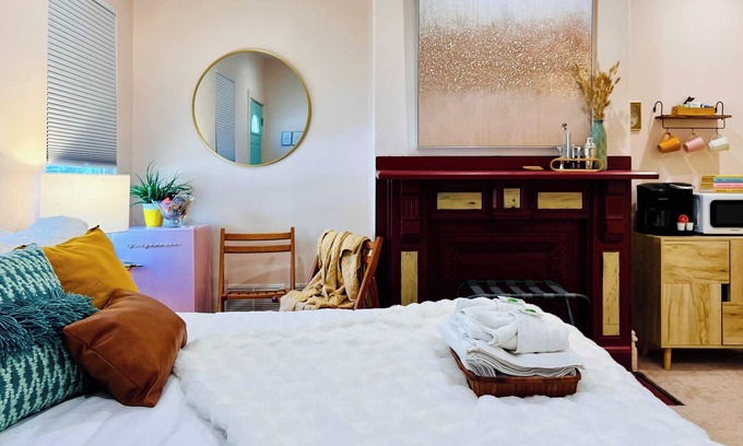 Pittsburgh House | Chic Studio City Views Steps to Hospital
