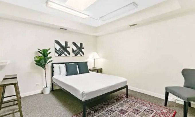 Highland Park Apartment | Chic Studio - In Downtown Highland Park, by Metra