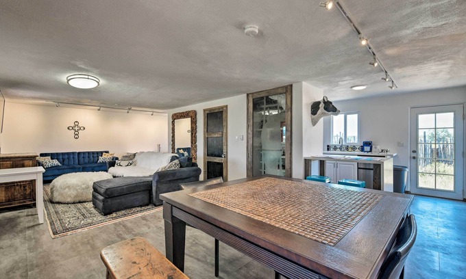 El Prado Apartment | Chic Studio w/Grill - 25 Mins to Taos Ski Valley!