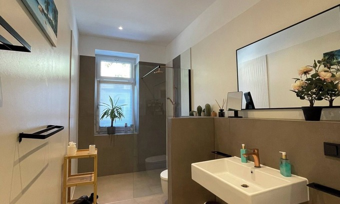 Neulindenau Apartment | Chic terrace apartment with private parking space Box spring bed TV WLAN in Leipzig