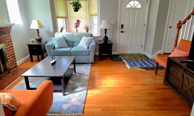 Towson House | Chic Towson Retreat: 4BR Getaway Near Baltimore