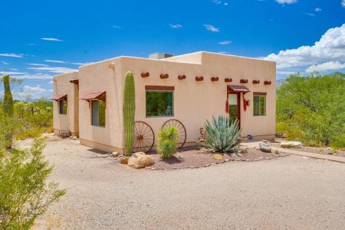 Tanque Verde House | Chic Tucson Casita with Deck and Panoramic Views!