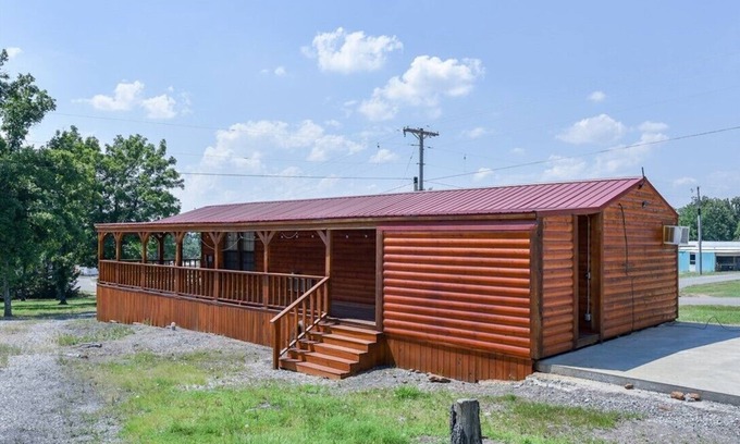 Cookson Cabin | Chicken Creek Cabin, 1 mile from Chicken Creek Boat Ramp.
