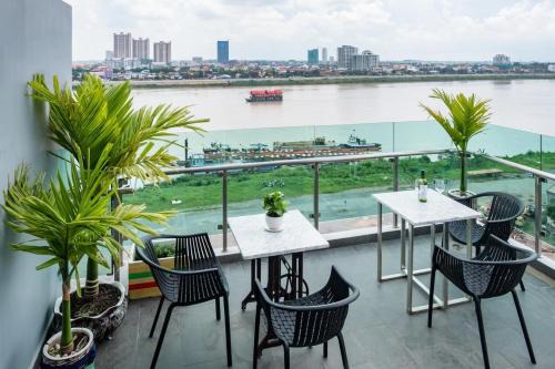 Daun Penh Hotel | CHILCHILL Hotel Riverside