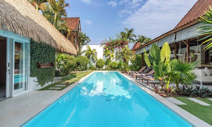 Drupadi Villa | Chill in the Rustic Tropical Getaway 8BR Seminyak
