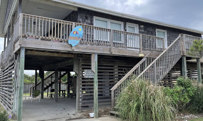 Colington House | Chillin' -3 BR, 4 min walk to beach, quiet area.great outdoor space