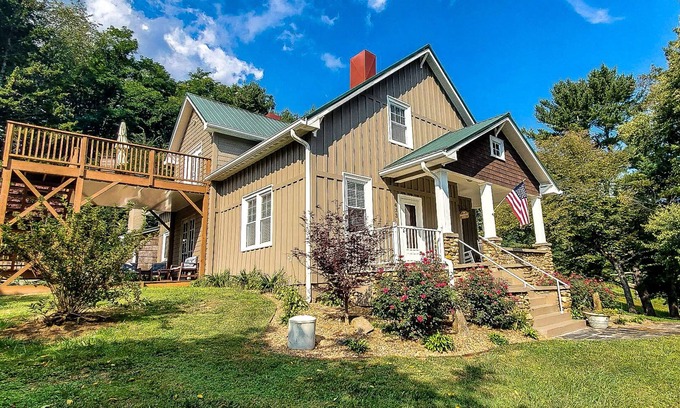 West Jefferson Cabin | Chilly Evenings, Warm Fires @ Walnut Hill- High Country Hospitality