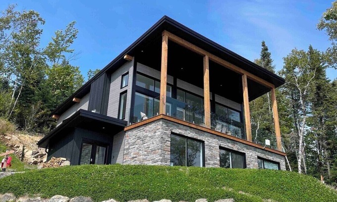 Les Eboulements Ski Chalet | Chinook 166 - Spa, Pool Table, River Views