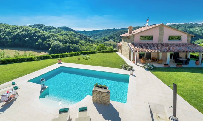 Apecchio Villa | Chipieri 4+2, Emma Villas