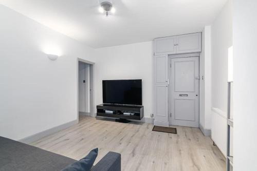 Turnham Green Apartment | Chiswick London Apartment