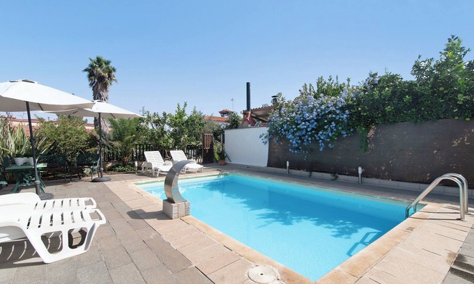 La Solana Villa | 'Cho Almeida' with Sea View, Wi-Fi and Air Conditioning
