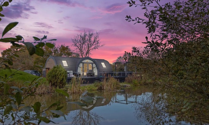 Ford House | Choller Lake Lodges - The Lake House With Private Hot Tub