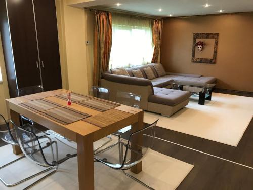 Vulcan Apartment | Chris Apart