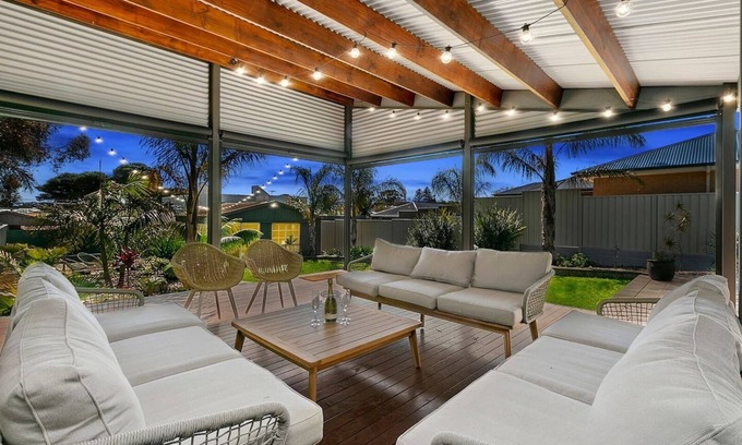Christies Beach Apartment | Christies Garden A Beachside Entertainers Gem