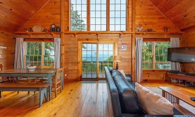 Old Fort Cabin | Christmas Tree Cabin | Secluded Asheville Area Log Cabin with a View!