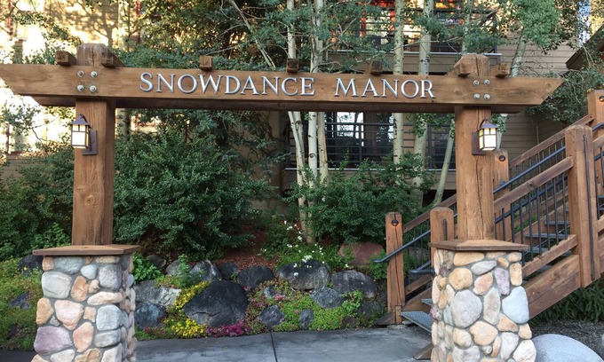 Mountain House Condo | Christmas week in paradise! Walk to lift,2bed, 2ba,cov park, pool, hot,tub.