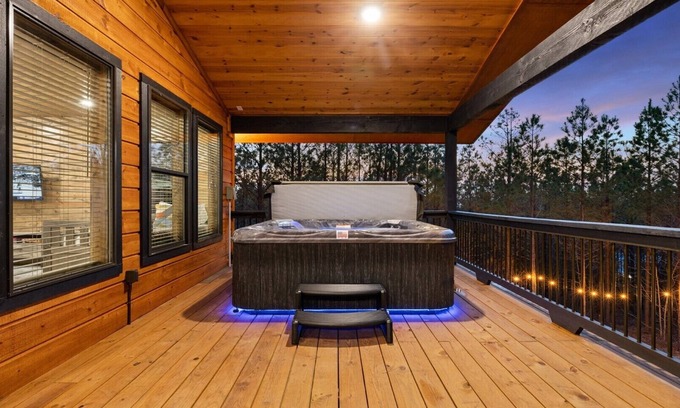Broken Bow Cabin | π Chula Vista: Luxe Retreat, Stunning Views, Hot Tub, Games, Firepit π²π₯ π