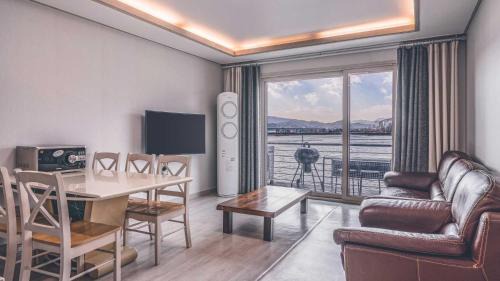 Namsan House | Chuncheon Rivermoon Spa Pension