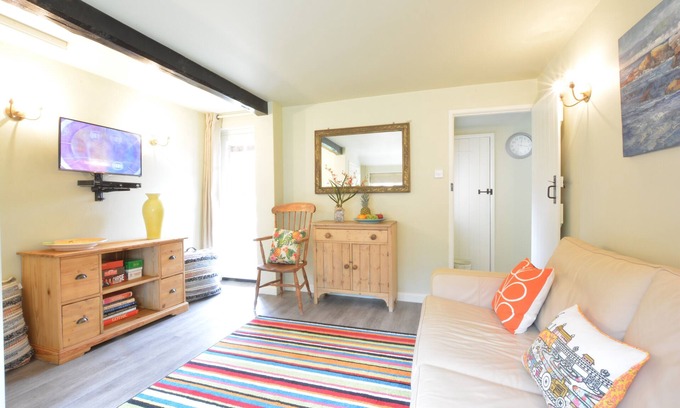 Dunwich Cottage | CHURCH FARM COTTAGE, DUNWICH, pet friendly in Westleton