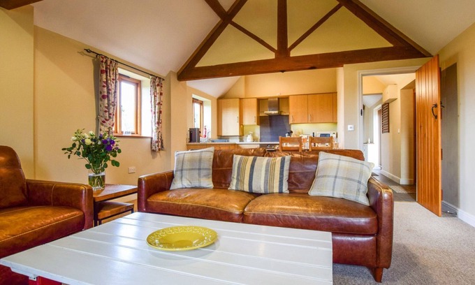 Bidford-on-Avon Cottage | Cider House at Oosland Barns - sleeps 4 guests in 2 bedrooms