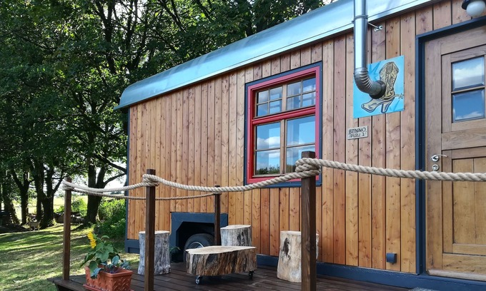 Graefenthal House | Circus wagon on the edge of the forest, family friendly, pets allowed