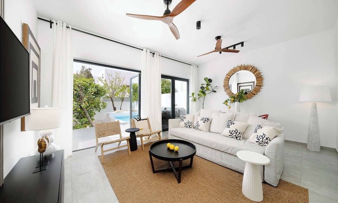 Portimao House | CitrusTree 3BR Pool Villa near Beaches