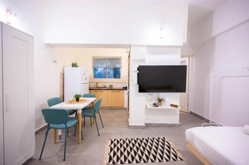 Old North Apartment | City Center Ben Yehuda - Studio - By Vacay