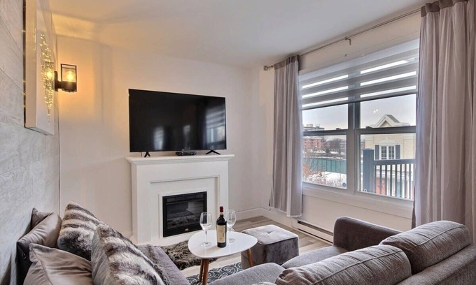 Saint-Sauveur Apartment | City Center Charming River View AC Free Parking