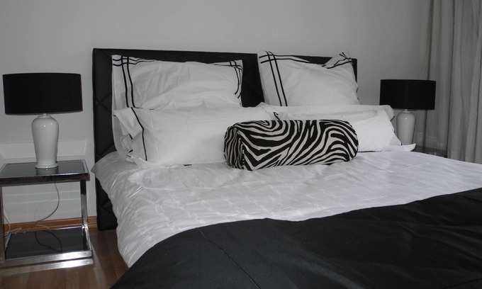 Pempelfort Condo | City center overlooking Citypark the Hofgarten walking distance to all attractio