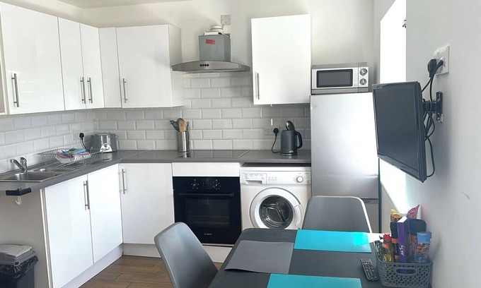 Chichester Apartment | City Centre Chichester Apartment, Peaceful Chichester Retreat, Sleeps 2