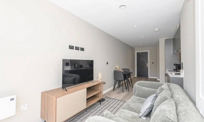 Holbeck Apartment | City Centre Deluxe with amazing Garden Terrace | Pass the Keys