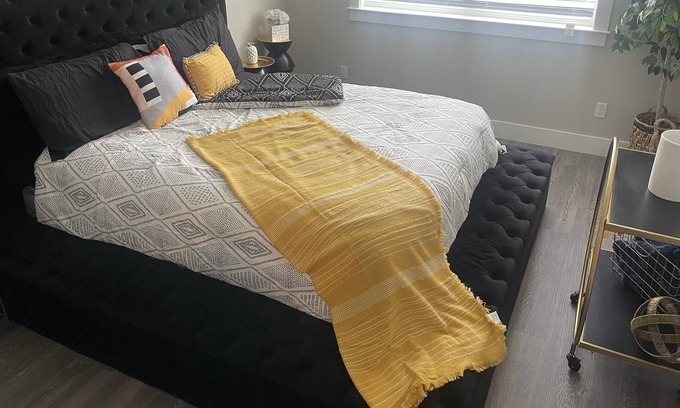 Spring Branch West Apartment | City Centre | Memorial City Cozy Minimal Chic Space ! — 15 minutes from Downtown