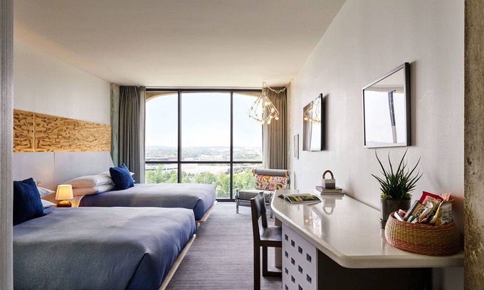 Congress Avenue Historic District Hotel | City Oasis Bliss, Austin Serenity Awaits, 2 Pet-Friendly Units, Pool!