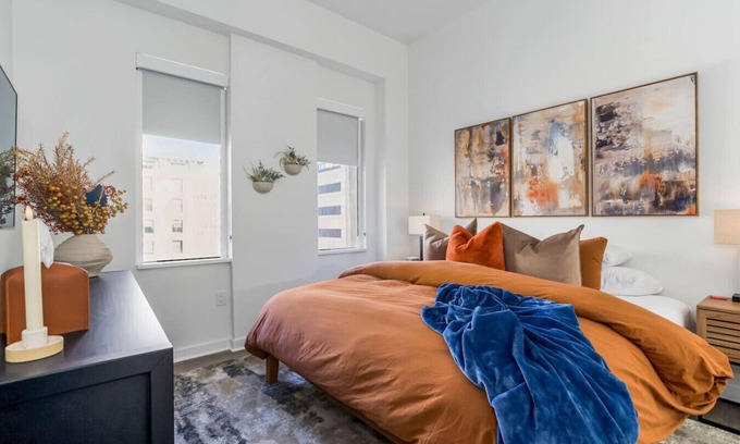 Downtown Kansas City Apartment | City Sky Lux DT King Bed Apartment No Cleaning Fee