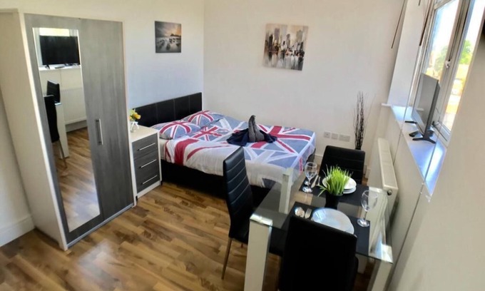 South Bermondsey Apartment | City Sparrow Apartments 7W